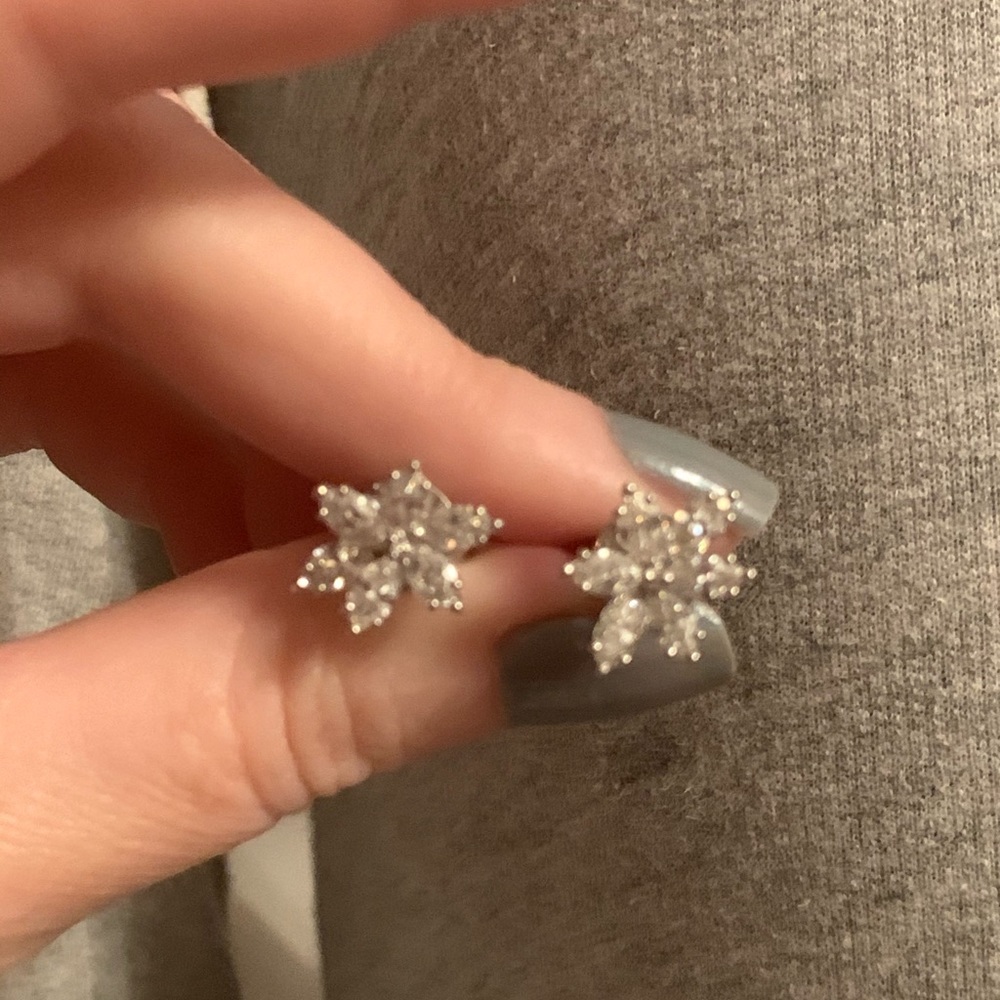 18k white gold diamond studs. Approx 5 ct